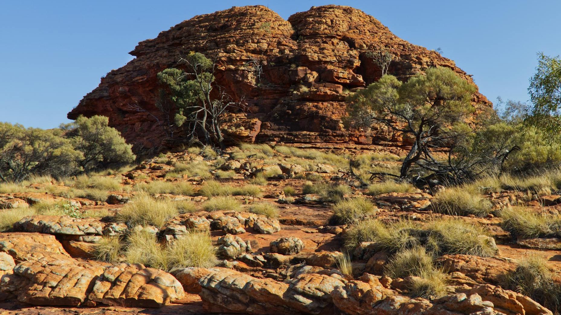 scenic red rock formation in northern territory